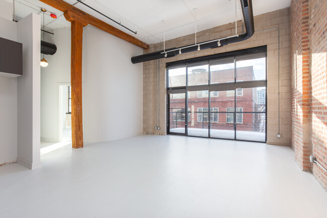 Building Photo - Soho Loft style units in Fulton Market!