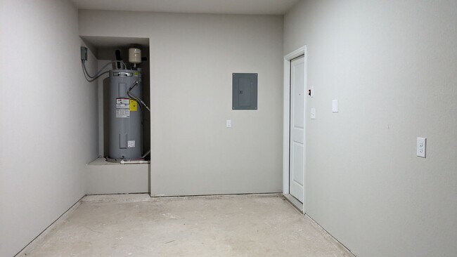 Building Photo - 5330 Lisa Pt