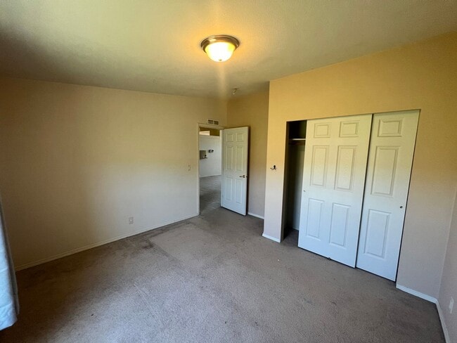 Building Photo - 4 Bed 3 Bath Home with Expansive Country V...