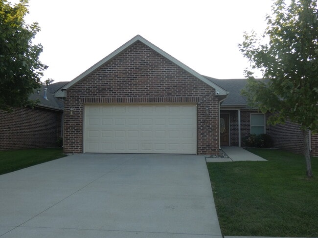 Primary Photo - 627 N Edgemere Dr