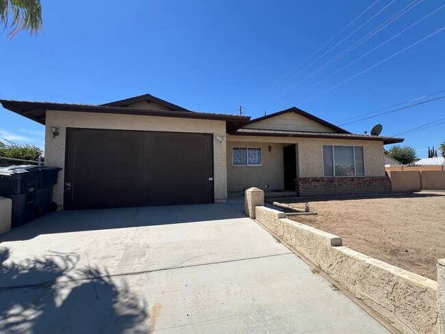 Building Photo - ** PRICE REDUCED** 3 Bedroom 2 Bathroom Ho...