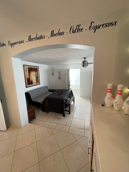 3x1 or 4x2 dining area with connections door of both units - 2440 Manasota Beach Rd