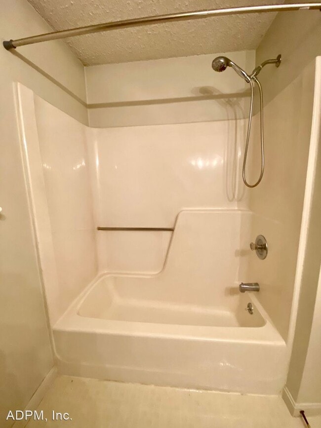 Building Photo - 2 br, 1.5 bath House - 121 Fox Hollow