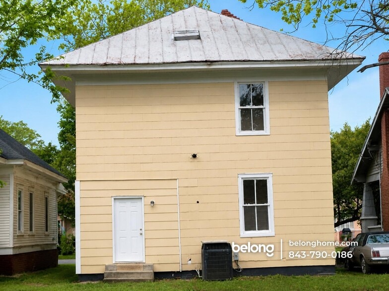 Building Photo - 914 Beman St