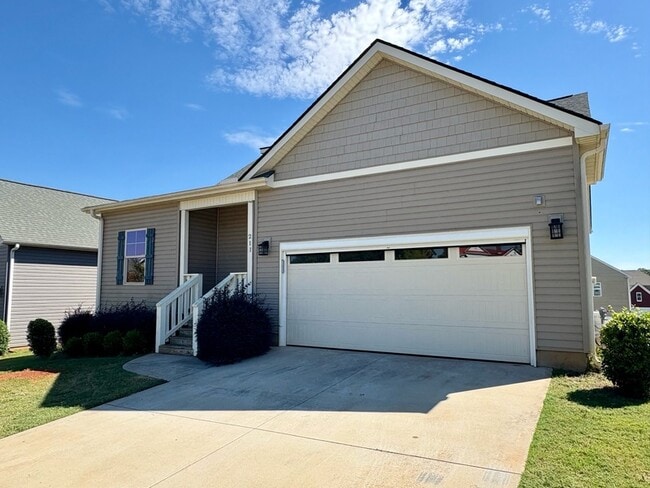 Building Photo - 211 Crooked Cedar Way