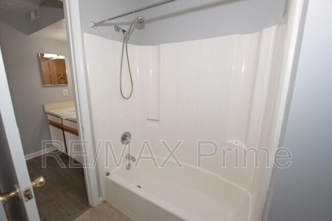 Building Photo - 143 Davenport Ct