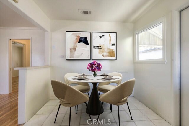 Building Photo - 2546 W Olive Ave