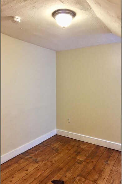 Building Photo - 42-44 Brighton Street (Maintenance Lease Up Only)