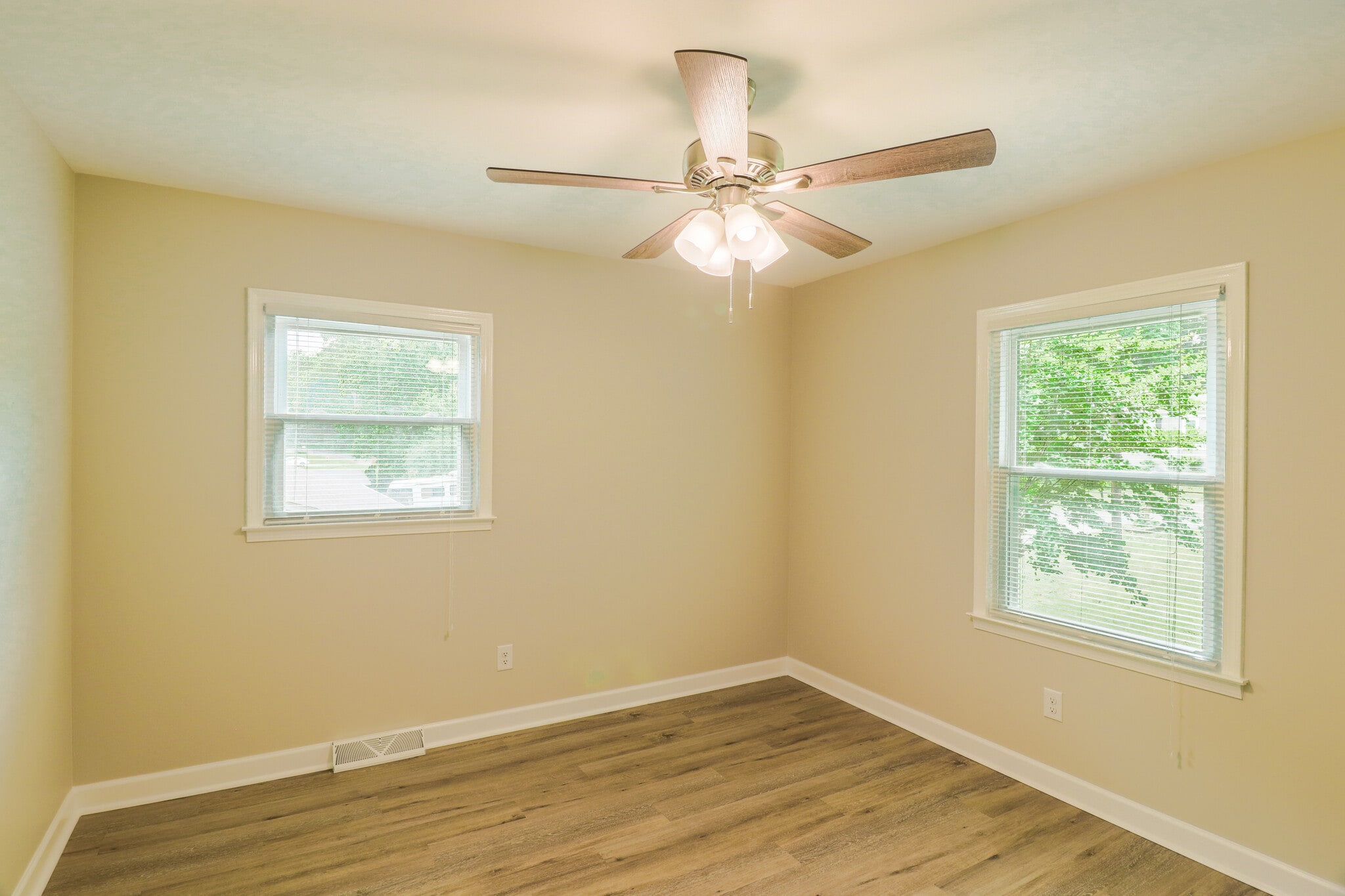 Building Photo - 2608 Meadow Lark Ln