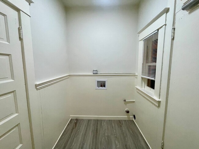 Building Photo - Ground floor Nob Hill 3BR + Office | Avail...