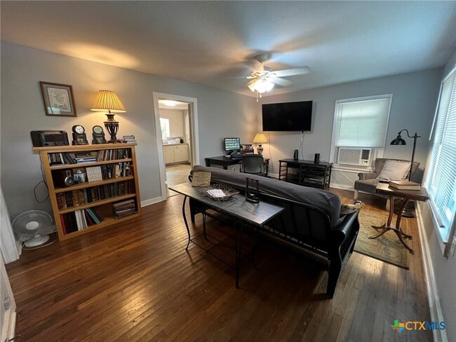 Building Photo - 859 Oasis St