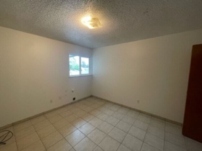 Building Photo - 2101 Chilton Dr