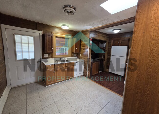 Building Photo - 3716 Dawson Ave