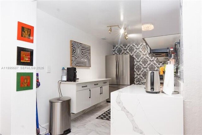 Building Photo - 7501 E Treasure Dr