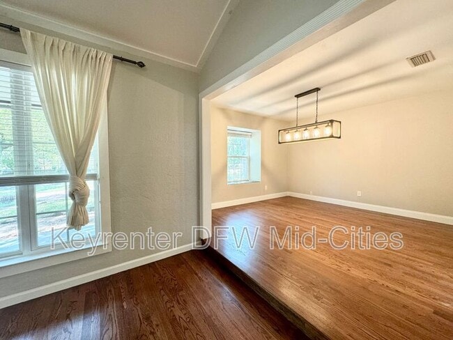 Building Photo - 1608 Durham Dr