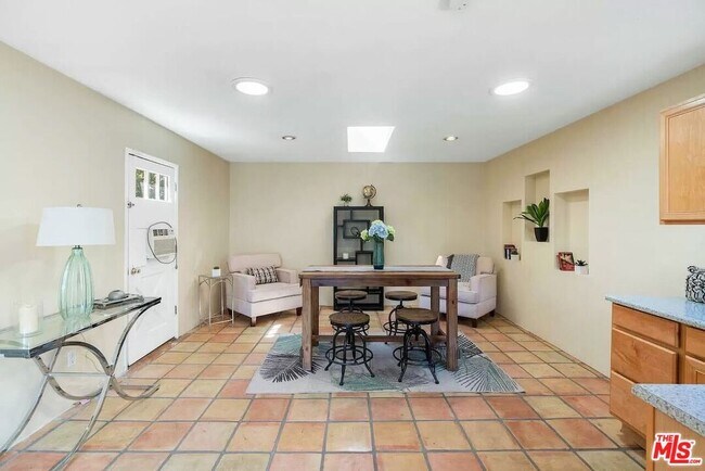 Building Photo - 14024 Peach Grove St