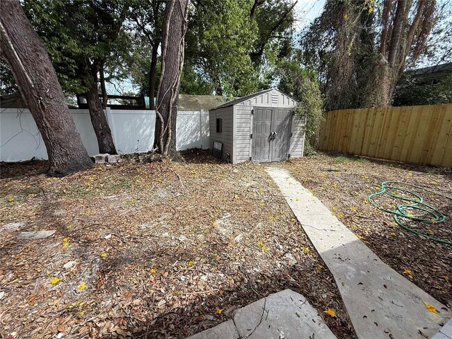 Building Photo - 421 E Warren Ave