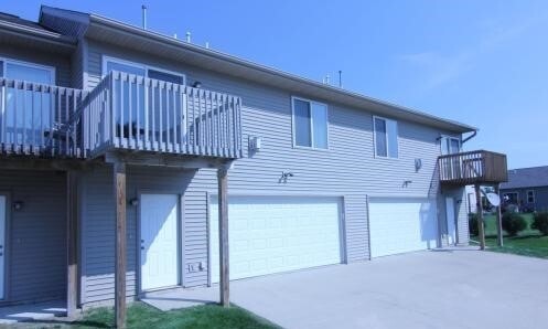 Building Photo - 3 bedroom, 2 bath Townhome in North Liberty