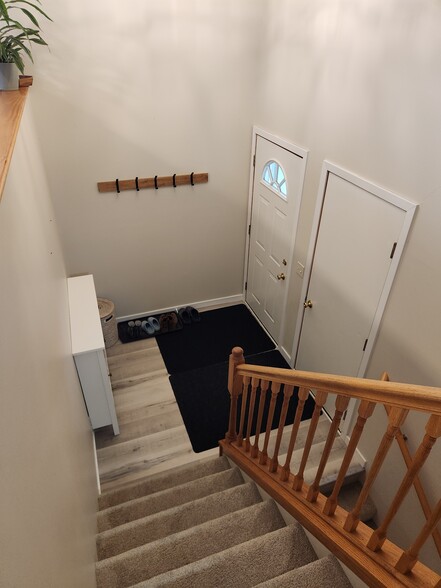 Building Photo - 301 Appleblossom Ln