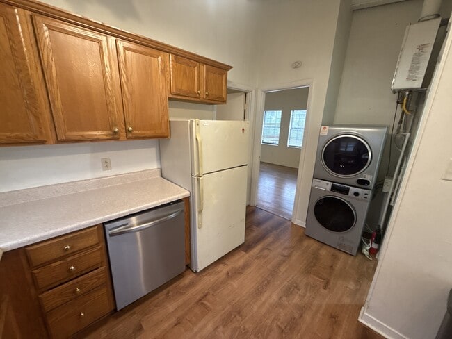 Building Photo - 1009 Hampton St NW