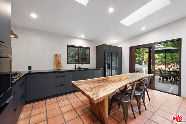 Building Photo - 1362 Old Topanga Canyon Rd