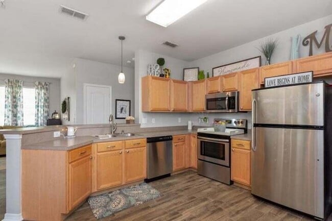 Building Photo - 401 Peoria Blvd
