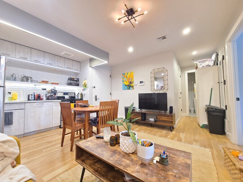 Building Photo - 202 Clifton Pl