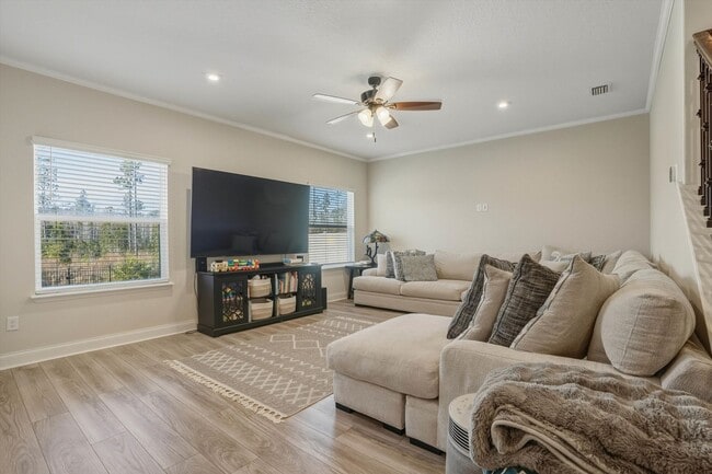 Building Photo - Beautiful Home