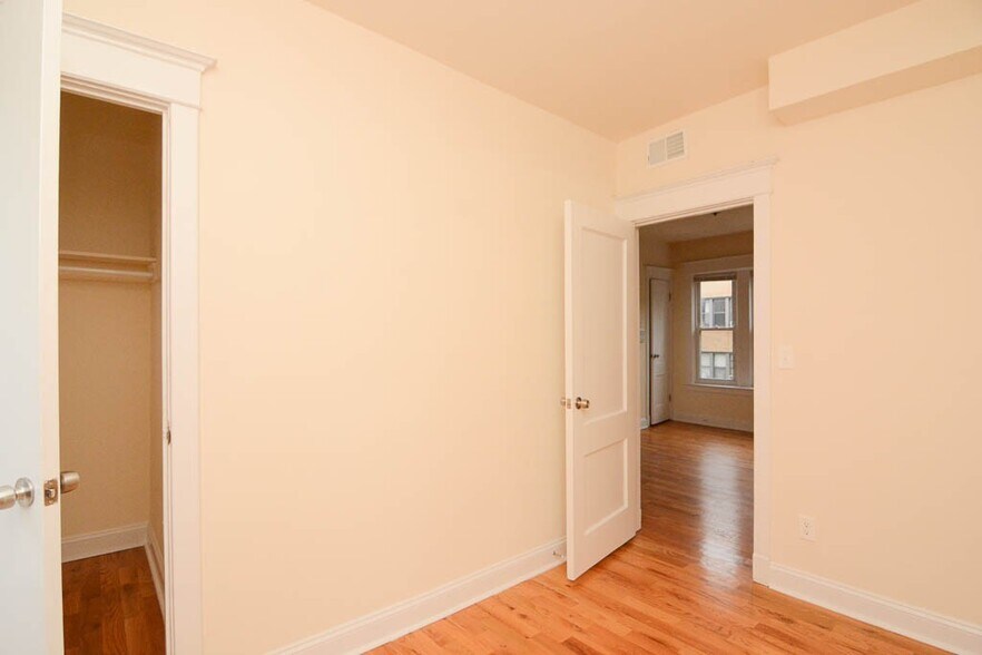 Building Photo - 3211 W Pierce Ave