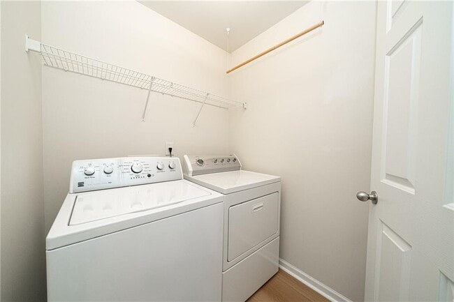 Building Photo - 715 Moonlight Way