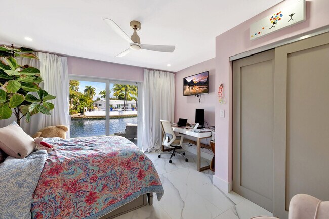 Building Photo - 1981 Coral Gardens Dr