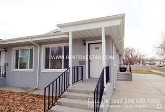 Building Photo - 905 E Bridger St