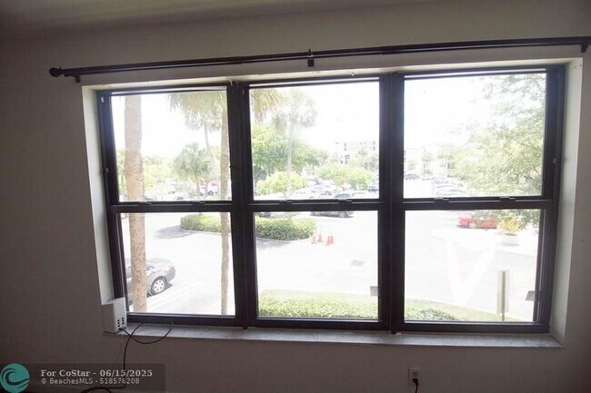 Building Photo - 2316 S Cypress Bend Dr