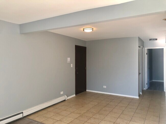 Building Photo - 624 W 65th St