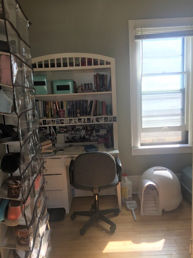 Building Photo - 919 E Clarke St