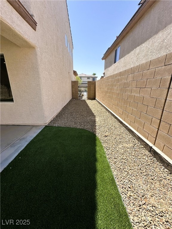 Building Photo - 2664 Strichen Ave