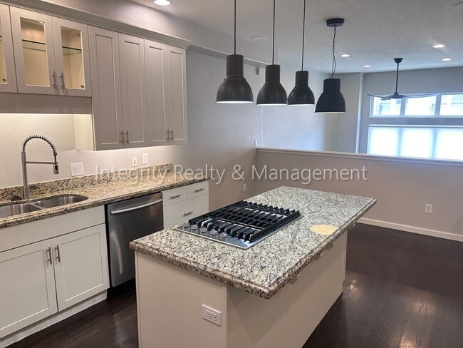 Building Photo - 5 Bed/4 Bath, 2,553 Sqft -1259 N Washingto...