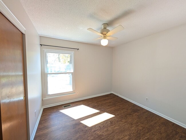 Building Photo - Weaverville Rental