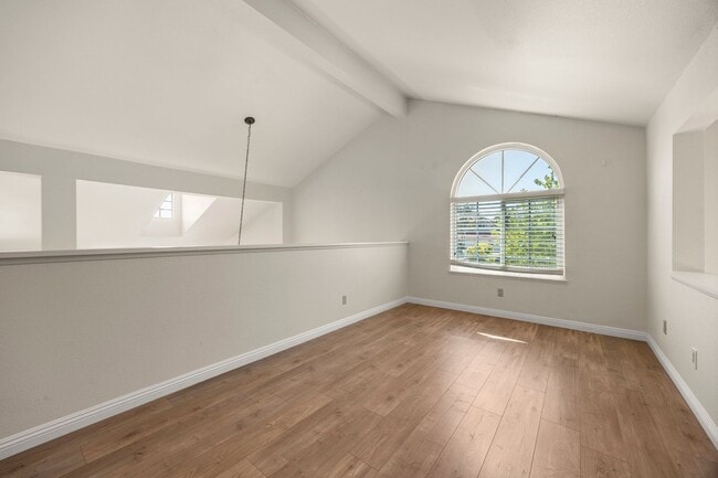 Building Photo - Beautiful Updated Corner Lot 3 Bed 3 Bath ...