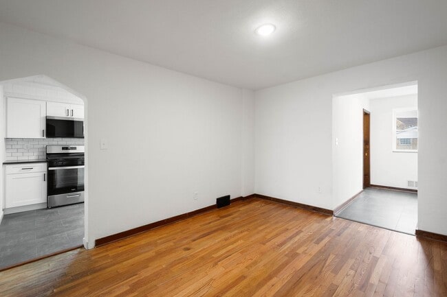 Building Photo - DON'T MISS THIS! BEAUTIFLLY RENOVATED 3 bedroom in Munhall!!