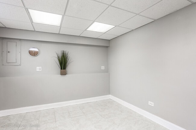 Building Photo - 1406 Edgefield Ln