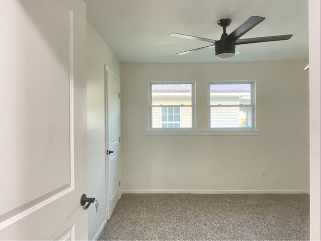 Building Photo - 4908 3rd Ave S