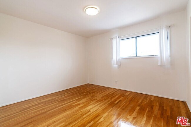 Building Photo - 443 Lomita St