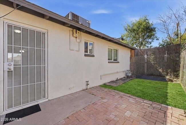 Building Photo - 1202 N 49th Pl