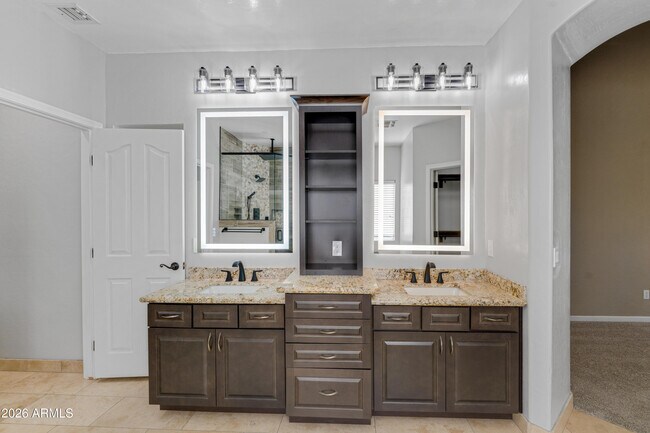 Building Photo - 4335 E Fox Cir