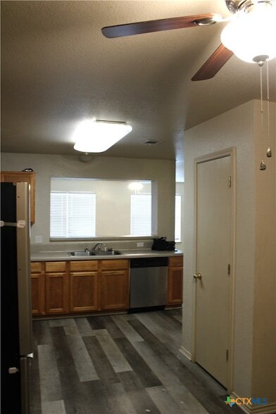 Building Photo - 415 E 4th Ave