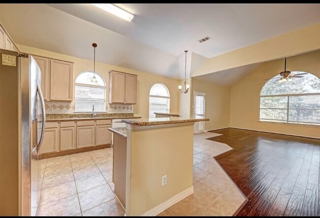 Building Photo - 1710 Park Forest Dr