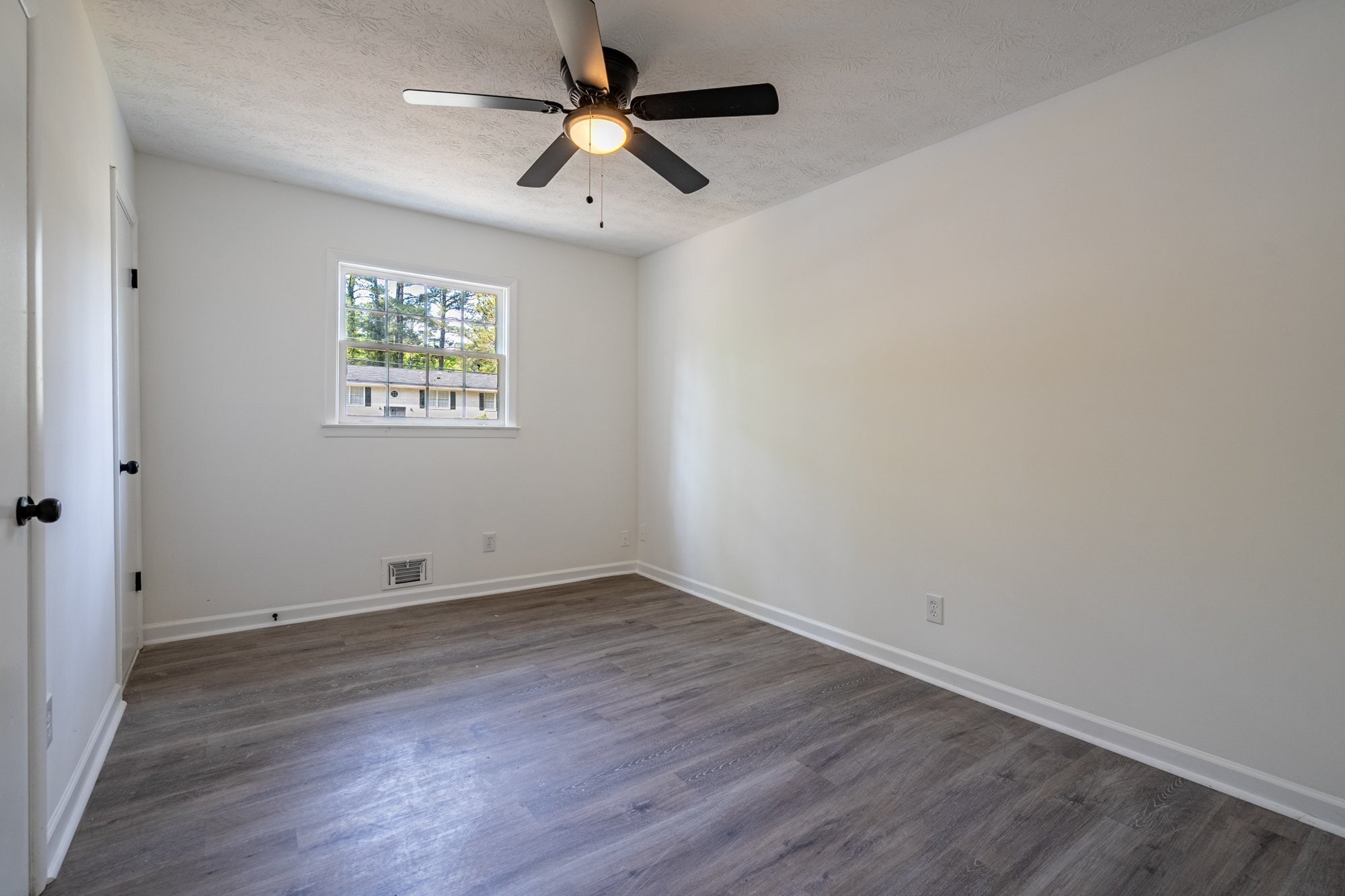 Building Photo - 6310 Thornhedge Dr