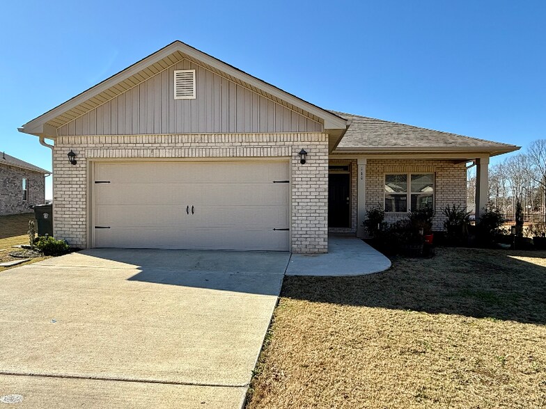 Primary Photo - 160 High Leaf Dr