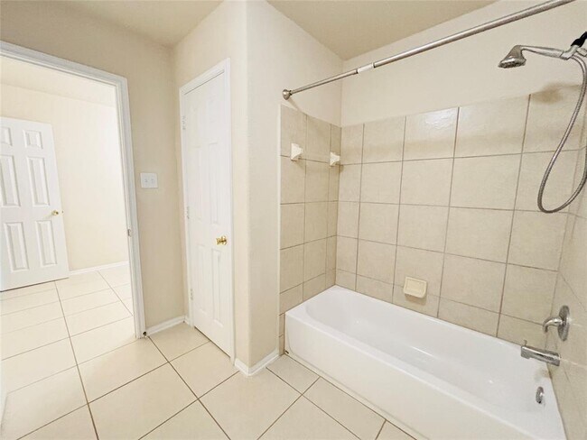 Building Photo - 14851 Fir Knoll Way